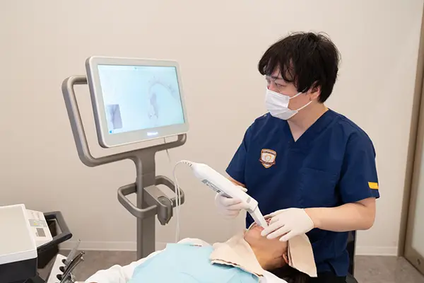 光学式口腔内スキャナー